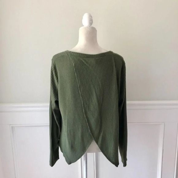 Xhilaration Green Ribbed Tulip Back V Neck Top L - Picture 3 of 4